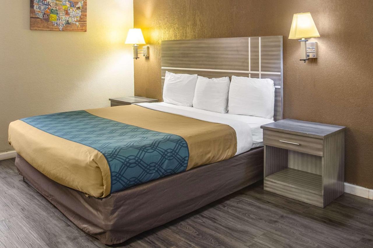 Econo Lodge Choice Hotels I 95 Savannah Gateway 24 Hour Fitness Center On Site Guest Laundry On Site Perkins Restaurant Georgetown Exterior photo