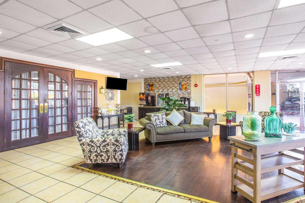 Econo Lodge Choice Hotels I 95 Savannah Gateway 24 Hour Fitness Center On Site Guest Laundry On Site Perkins Restaurant Georgetown Exterior photo